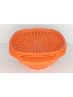 Tupperware ~ Orange SERVALIER ~ 6" Store & Serve Bowl 840-4 W/ Star Burst Lid
